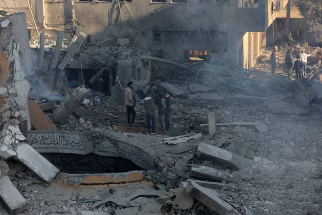 Palestinians inspect the wreckage following an Israeli air strike on the Jaffa Mosque and Hospital in Dair El-Balah Palestinians inspect the wreckage following an Israeli air strike on the Jaffa Mosque and Hospital in Dair El-Balah, on December 8, 2023. amid continuing battles between Israel and the Palestinian militant group Hamas. Fighting raged on December 8 across Gaza between Israel and Hamas as the UN Security Council was due to meet to demand a ceasefire in a war now in its third month. Photo by Omar Ashtawy apaimages Dair El-Balah Gaza Strip Palestinian Territory 081223_Dair_El-Balah_OSH_00(17) Copyright: xapaimagesxOmarxAshtawyx xapaimagesx
