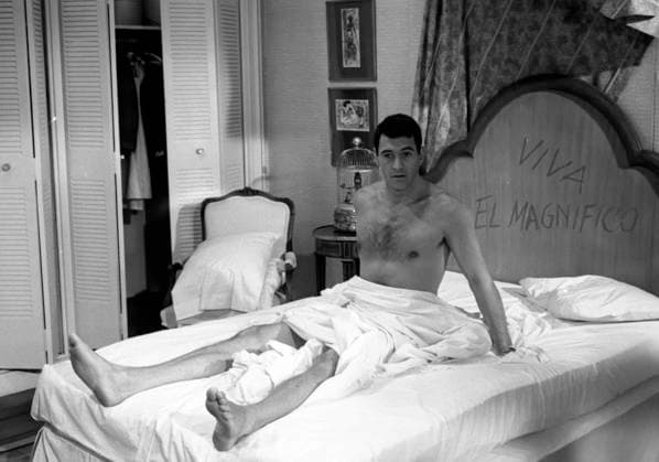 Film Strange Bedfellows Actor Rock Hudson in a scene of the film Los Angeles, CA USA  Copyright: xLeoxFuchsx 0166 Hudson IN BED VIVA EL MAGNIFICO SET-SBF