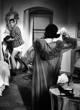 Film Strange Bedfellows Actors Rock Hudson and Gina Lollobrigida in a scene of the film Los Angeles, CA USA  Copyright: xLeoxFuchsx 0212_hudson_lollobrigida_strange_bedfellows_bedroom_set