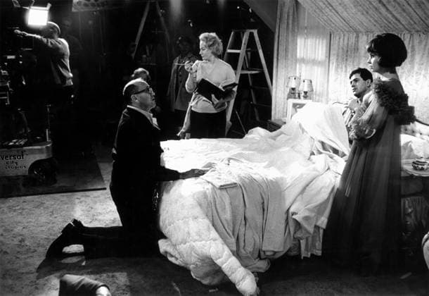 Film Strange Bedfellows Director Melvin Frank with actor Rock Hudson and actress Gina Lollobrigida at the set Los Angeles, CA USA  Copyright: xLeoxFuchsx R0181-Hudson-Lollobrigida-SBF