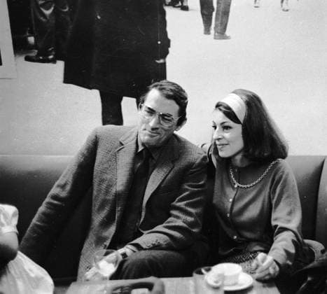 Peck Family Actor Gregory Peck with wife Veronique, and children visiting Paris Paris France  Copyright: xLeoxFuchsx 0976 Gregory Peck veronique