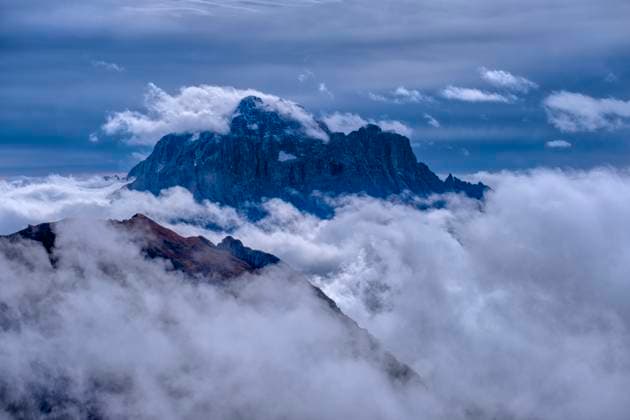 Creative Highlights World The summit of Monte Civetta, valleys covered in clouds in autumn, seen from the mountain hut Rifugio Nuvolau. Cortina d Ampezzo Veneto Italy FB_2023_3257