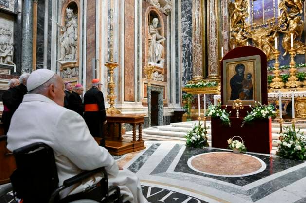 Pope Francis Pray In Front Of The Marian Icon - Rome Pope Francis went to the basilica Santa Maria Maggiore to pray in front of the Marian icon ?Salus Populi Romani? in Rome, Italy, on December 08, 2023. Editorial Use Only. Photo by Vatican Media Catholic Press Photo Hans Lucas IPA ABACAPRESS.COM Rome Italy  Copyright: xIPA ABACAx