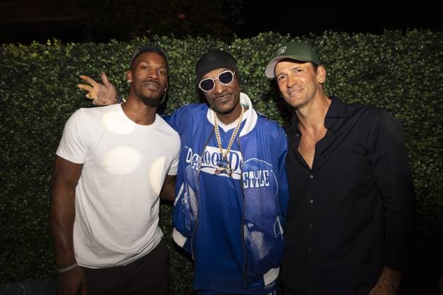 Bilder des Jahres 2023, Entertainment 12 Dezember Celebrities attend Wayne and Cynthia Boich s Art Basel Party Featuring: Jimmy Butler, Snoop Dogg, & Wayne Boich Where: Miami, Florida, United States When: 08 Dec 2023 Credit: Seth Browarnik startraksphoto.com EDITORIAL USE ONLY. NOT FOR USE BY NEWSPAPERS BASED IN THE UK. Copyright: xx 53288256
