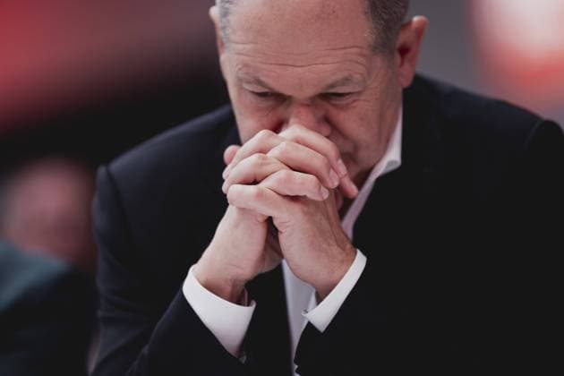 News Themen der Woche KW49 News Bilder des Tages Olaf Scholz (SPD), Bundeskanzler, aufgenommen im Rahmen des Bundesparteitags der Sozialdemokratischen Partei Deutschland (SPD) in Berlin, 09.12.2023. Von Freitag bis Sonntag beraten die Delegierten ueber aktive Standort- und Industriepolitik, ein Jahrzehnt der Zukunftsinvestitionen und einen Deutschlandpakt Bildung. Zudem stand die Wahl der Parteivorsitzenden auf dem Programm. Berlin Deutschland *** Olaf Scholz SPD , Federal Chancellor, recorded during the Federal Party Conference of the Social Democratic Party of Germany SPD in Berlin, 09 12 2023 From Friday to Sunday, the delegates discussed active location and industrial policy, a decade of future investments and a Germany Pact on Education In addition, the election of party leaders was Copyright: xFlorianxGaertnerx