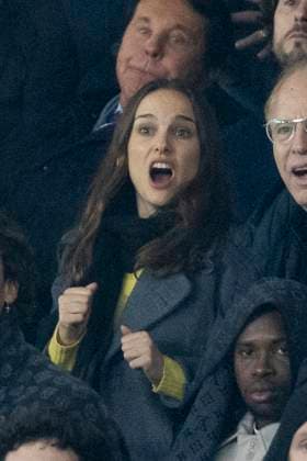 Natalie Portman besucht Fußballspiel in Paris Les cÃ lÃ britÃ s assistent au match de football PSG - Nantes (2 - 1) au Parc des Princes Ã Paris Natalie Portman - Les cÃ lÃ britÃ s assistent au match de football PSG - Nantes (2 - 1) au Parc des Princes Ã Paris, le 9 dÃ cembre 2023. Cyril Moreau Bestimage Celebrities attend the PSG - Nantes (2 - 1) football match at the Parc des Princes in Paris, December 9, 2023. Paris France  Copyright: xCYRILxMOREAUx xBESTIMAGExCYRILxMOREAUx xBESTIMAGEx