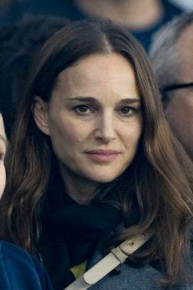 Natalie Portman besucht Fußballspiel in Paris Les cÃ lÃ britÃ s assistent au match de football PSG - Nantes (2 - 1) au Parc des Princes Ã Paris Natalie Portman - Les cÃ lÃ britÃ s assistent au match de football PSG - Nantes (2 - 1) au Parc des Princes Ã Paris, le 9 dÃ cembre 2023. Cyril Moreau Bestimage Celebrities attend the PSG - Nantes (2 - 1) football match at the Parc des Princes in Paris, December 9, 2023. Paris France  Copyright: xCYRILxMOREAUx xBESTIMAGExCYRILxMOREAUx xBESTIMAGEx