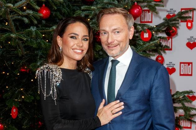 Spendengala - Ein Herz für Kinder 2023 Franca Lehfeldt und Christian Linder bei ein Ein Herz für Kinder 2023 die Spendengala im Studio Adlershof am 09.12.2023 in Berlin. *** Fundraising gala Ein Herz für Kinder 2023 Franca Lehfeldt and Christian Linder at Ein Herz für Kinder 2023 the fundraising gala at Studio Adlershof on 09 12 2023 in Berlin Copyright: xEventpressxKochanx