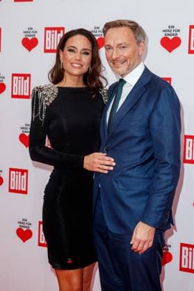 Spendengala - Ein Herz für Kinder 2023 Franca Lehfeldt und Christian Linder bei ein Ein Herz für Kinder 2023 die Spendengala im Studio Adlershof am 09.12.2023 in Berlin. *** Fundraising gala Ein Herz für Kinder 2023 Franca Lehfeldt and Christian Linder at Ein Herz für Kinder 2023 the fundraising gala at Studio Adlershof on 09 12 2023 in Berlin Copyright: xEventpressxKochanx
