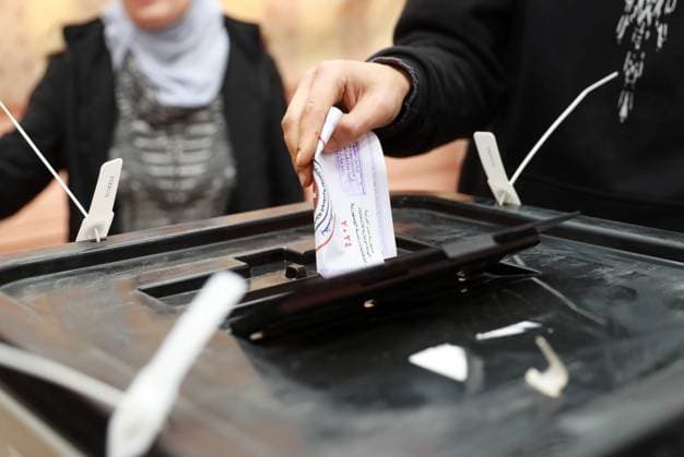 News Themen der Woche KW49 News Bilder des Tages Präsidentschaftswahlen in Ägypten (231210) -- CAIRO, Dec. 10, 2023 -- A voter casts his ballot at a polling station in Cairo, Egypt, Dec. 10, 2023. Voting for Egypt s presidential election began at 9:00 a.m. local time (0700 GMT) on Sunday in Egypt, with four candidates contesting, including incumbent President Abdel-Fattah al-Sisi. Voting spans from Dec. 10 to Dec. 12, with each day allowing 12 hours to cast ballots. Overseas Egyptian voters had previously cast their ballots from Dec. 1 to Dec. 3. ) EGYPT-CAIRO-PRESIDENTIAL ELECTION-OPENING SuixXiankai 