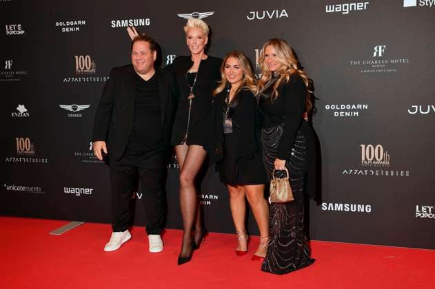 Mayk Azzato, Brigitte Nielsen, Letizia Azzato und Francesca Azzato beim 100th Film Award Event im Charles Hotel. München, 09.12.2023
