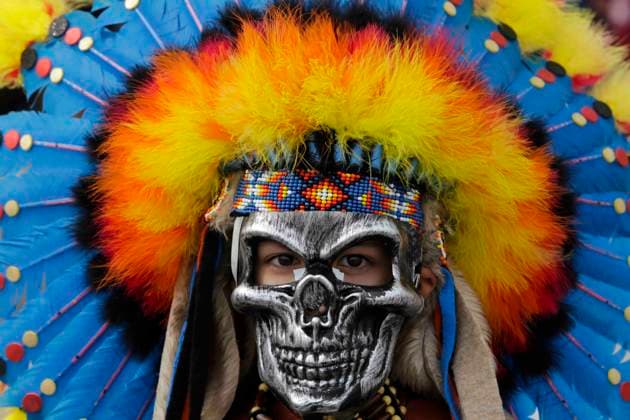 News Themen der Woche KW49 News Bilder des Tages December 10, 2023, Mexico City, Mexico City, Mexico: Dancers from the state of Queretaro known as the dance of the Apaches and Soldiers on their arrival at the Basilica of Guadalupe in Mexico City as part of their pilgrimage to the celebrations for the Virgin of Guadalupe on December 12. Mexico City Mexico - ZUMAs310 20231210_zip_s310_015 Copyright: xLuisxExSalgadox