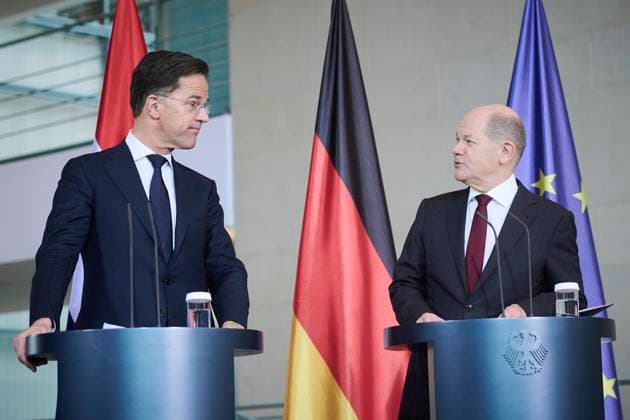 News Themen der Woche KW50 News Bilder des Tages Berlin, Pressekonferenz Mark Rutte und Olaf Scholz Bundeskanzler Olaf Scholz (SPD) und der Ministerpräsident der Niederlande Mark Rutte geben am 11.12.2023 eine gemeinsame Pressekonferenz im Bundeskanzleramt in Berlin. Berlin Bundeskanzleramt Berlin Deutschland *** Berlin, Press conference Mark Rutte and Olaf Scholz Federal Chancellor Olaf Scholz SPD and the Prime Minister of the Netherlands Mark Rutte give a joint press conference at the Federal Chancellery in Berlin Berlin Federal Chancellery Berlin Germany on 11 12 2023