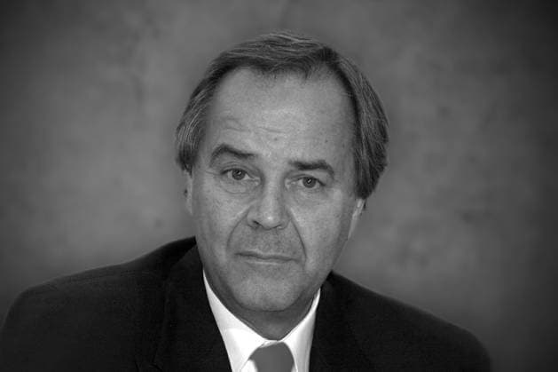 FOTOMONTAGE: Ehemailiger ZDF Intendant Prof. Dr. Dieter STOLTE im Alter von 89 Jahren gestorben. ARCHIVFOTO; Prof. Dr. Dieter STOLTE, Deutschland, Intendant de Zweiten Deutschen Fernsehens ZDF, 07.12.2001. *** PHOTO ASSEMBLY Former ZDF Director Prof Dr Dieter STOLTE died at the age of 89 ARCHIVE PHOTO Prof Dr Dieter STOLTE, Germany, Director of the Second German Television ZDF, 07 12 2001