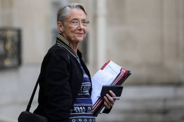 Sortie du conseil des ministres du palais prÃ sidentiel de l ElysÃ e Ã Paris La Premiere ministre, Elisabeth Borne Ã la sortie du conseil des ministres du palais prÃ sidentiel de l ElysÃ e Ã Paris, France, le 12 dÃ cembre 2023. StÃ phane Lemouton Bestimage Exits of the weekly cabinet meeting at The Elysee Presidential Palace in Paris, France, on December 12, 2023. Paris France  Copyright: xStephanexLemoutonx xBestimagexStephanexLemoutonx xBestimagex