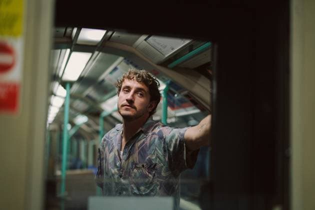 Paul Mescal UK. Paul Mescal in (C)Searchlight Pictures new film: All of Us Strangers (2023). Plot: A screenwriter drawn back to his childhood home enters into a fledgling relationship with a mysterious neighbor as he then discovers his parents appear to be living just as they were on the day they died, 30 years before. LMK106-J10341-011223 Supplied by LMKMEDIA. Editorial Only. Landmark Media is not the copyright owner of these Film or TV stills but provides a service only for recognised Media outlets. 