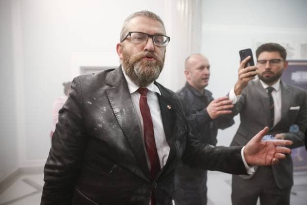December 12, 2023, Warsaw, Poland: Grzegorz Braun, a member of the far-right Confederation party is seen after using a fire extinguisher on to put out candles on a menorah that was lit during Hannukah celebration in the parliament building in Warsaw, Poland on December 12, 2023. Warsaw Poland - ZUMAz156 20231212_zip_z156_003 Copyright: xBeataxZawrzelx