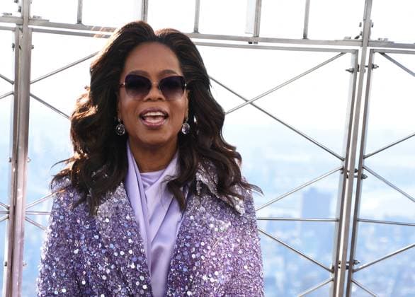 Entertainment Themen der Woche KW50 Entertainment Bilder des Tages The cast of The Color Purple light the Empire State Building Purple celebrating its release in New York City Featuring: Oprah Winfrey Where: New York City, New York, United States When: 12 Dec 2023 Credit: mpi099 Media Punch INSTARimages EDITORIAL USE ONLY. NOT FOR USE BY NEWSPAPERS BASED IN THE UK. Copyright: xMediaPunchx 53297490