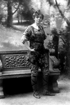 Maude Adams, on-set of the Broadway Play, Peter Pan , 1905  Copyright: xABxArchivex jtv003167