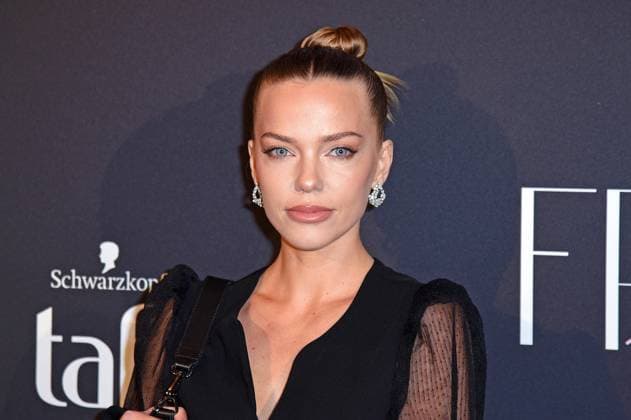 Entertainment Bilder des Tages Laura Maria Rypa - FRAUEN100 - THE STAGE im Admiralspalast in Berlin am 12.12.2023