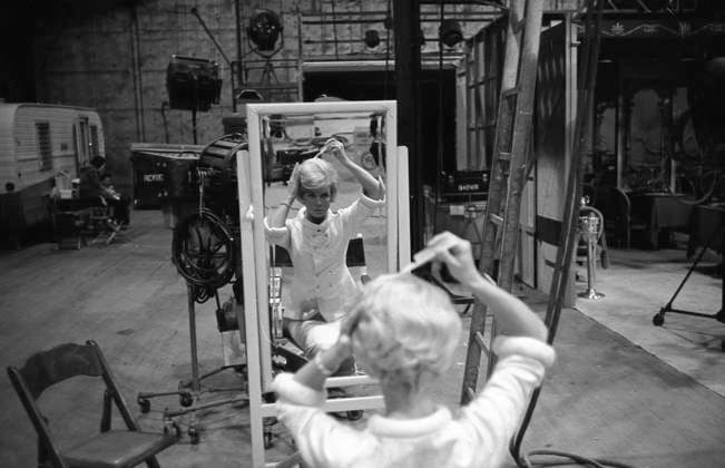 Film Lover Come Back Actress Doris Day arranges her hair in the set of the film Los Angeles, CA USA  Copyright: xLeoxFuchsx 0187 Day MIRROR SET LCB