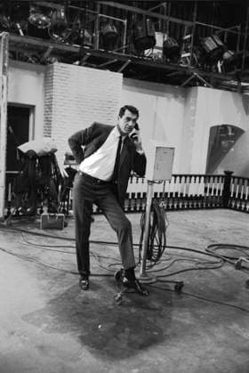 Film Strange Bedfellows Actor Rock Hudson takes a call while at the set Los Angeles, CA USA  Copyright: xLeoxFuchsx 0978_hudson_telephone-SB