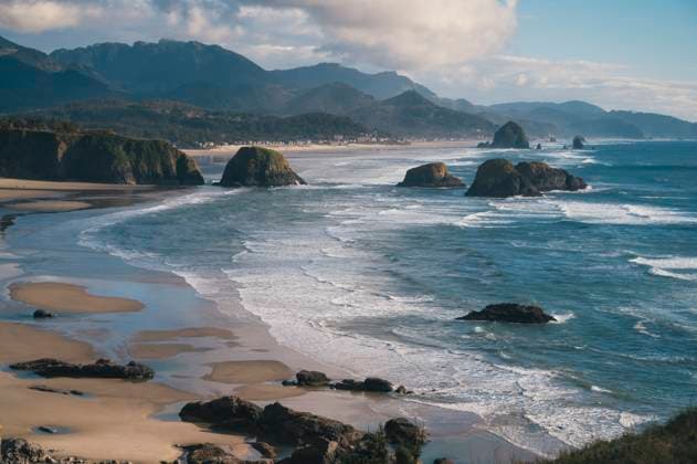 View of Cannon Beach from Ecola State Park Seaside, Oregon, United States R_JANERG22021559-928172-01