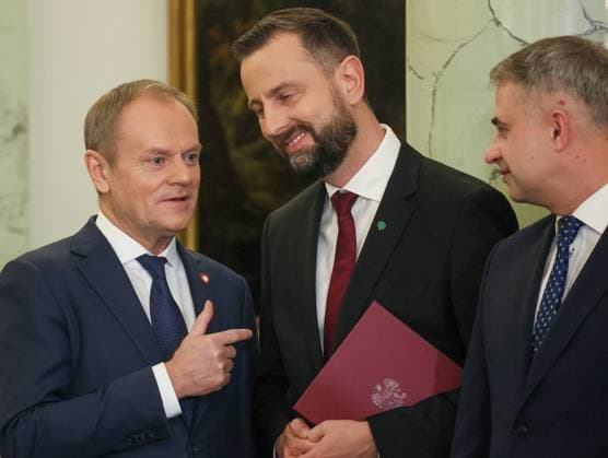 Swearing-in ceremony for the Donald Tusk s government Photo: Wojciech Olkusnik East News Swearing-in ceremony of the new government of the Polish prime minister Donald Tusk at the Presidential Palace on December 13, 2023 in Warsaw. On December 12, 2023 Tusk s government won the vote of confidence in the Polish parliament. Pictured: prime minister Donald Tusk and deputy prime ministers Wladyslaw Kosiniak-Kamysz and Krzysztof Gawkowski. EN_01605587_0161 