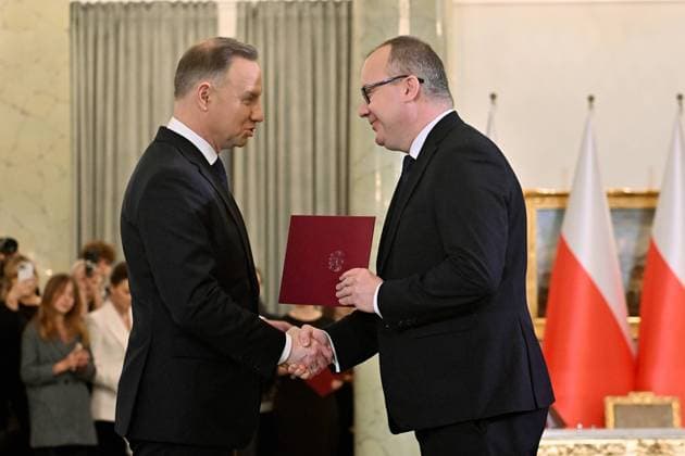 RECORD DATE NOT STATED 13.12.2023 WARSZAWA ZAPRZYSIEZENIE RZADU DONALDA TUSKA NOWY RZAD UROCZYSTOSC ZAPRZYSIEZENIA W PALACU PREZYDENCKIM N Z ADAM BODNAR ANDRZEJ DUDA FOT DAMIAN BURZYKOWSKI NEWSPIX.PL 13 12 2023 WARSAW OATH OF THE GOVERNMENT OF PRIME MINISTER DONALD TUSK NEW GOVERNMENT IN POLAND AT THE PRESIDENTIAL PALACE --- Newspix.pl  DB131223_142