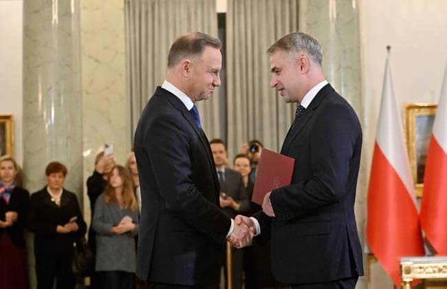Polen, Vereidigungszeremonie der neuen Regierung in Warschau RECORD DATE NOT STATED 13.12.2023 WARSZAWA ZAPRZYSIEZENIE RZADU DONALDA TUSKA NOWY RZAD UROCZYSTOSC ZAPRZYSIEZENIA W PALACU PREZYDENCKIM N Z KRZYSZTOF GAWKOWSKI ANDRZEJ DUDA FOT DAMIAN BURZYKOWSKI NEWSPIX.PL 13 12 2023 WARSAW OATH OF THE GOVERNMENT OF PRIME MINISTER DONALD TUSK NEW GOVERNMENT IN POLAND AT THE PRESIDENTIAL PALACE --- Newspix.pl  DB131223_152