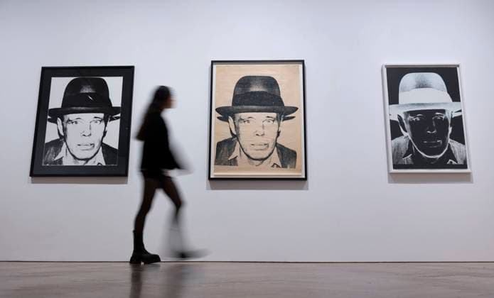 Andy Warhol, The Joseph Beuys Portraits at Thaddaeus Ropac in London, UK, on 13th Dec 2023 Thaddaeus Ropac, London, UK. 13th Dec, 2023. Andy Warhol, The Joseph Beuys Portraits exhibition (14 Dec 2023 - 9 Feb 2024). Revisiting the earliest meetings of Andy Warhol and Joseph Beuys in 1979, this exhibition at Thaddaeus Ropac London brings together a selection of Warhol s celebrated portraits of Beuys. While the Beuys portraits are held internationally in the collections of major institutions - including MoMA, New York, Philadelphia Museum of Art, PA, and Tate, London - this is the first time the group of works has been presented in a solo focus show since they were exhibited in the 1980s., Credit:MALCOLM PARK Avalon  Copyright: xMALCOLMxPARKx xAvalonx 0829125510