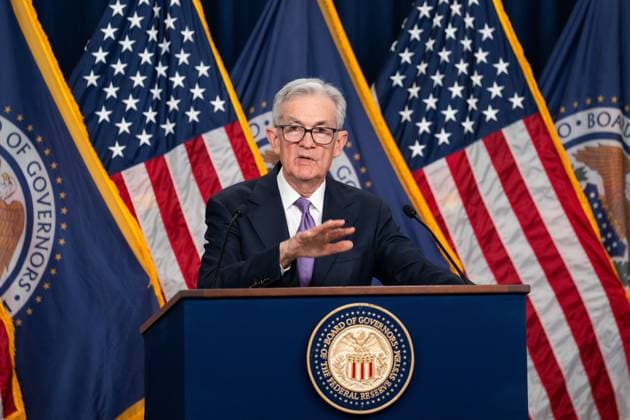 News Themen der Woche KW50 News Bilder des Tages (231213) -- WASHINGTON, Dec. 13, 2023 -- U.S. Federal Reserve Chair Jerome Powell attends a press conference in Washington, D.C., the United States, on Dec. 13, 2023. The U.S. Federal Reserve on Wednesday left interest rates unchanged at a 22-year high of 5.25 percent to 5.5 percent as inflation continued to cool, signaling an end to its rate hiking cycle and possible rate cuts next year. ) U.S.-WASHINGTON, D.C.-FED-INTEREST RATES-UNCHANGED LiuxJie 