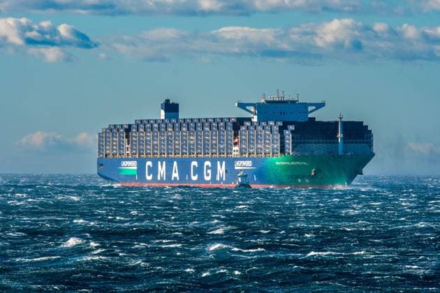 Bilder des Jahres 2023, News 12 Dezember News Themen der Woche KW50 The Largest Container Ship In The World Calls At Marseille CMA-CGM s giant liquefied natural gas (LNG) container ship Palais Royal is seen in the bay of Marseille, France, on 14 December 2023. The Palais Royal, the largest container ship in the world to be powered by liquefied gas, arrives this Thursday for a first stop in the port of Marseille-Fos. Photo by Laurent Coust ABACAPRESS.COM. Marseille France  Copyright: xCoustxLaurent ABACAx