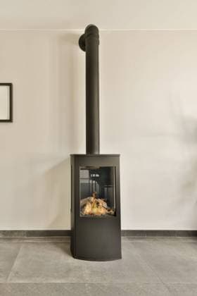 PR_ID16461_4799_Linnaeuslaan21.jpg Wood burning in black fireplace against white wall in modern contemporary house, Property released Model Released ProCreators_ID16461_500505_016 Copyright: xProxCreatorsx RECORD DATE NOT STATED