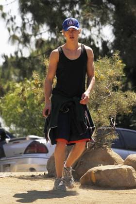 EXCLUSIVE BFFs Ashley Tisdale and Hayie Duff go for their morning hike in LA accompanied by hunky Austin Butler 62324, LOS ANGELES, CALIFORNIA - Tuesday June 7, 2011. EXCLUSIVE BFFs Ashley Tisdale and Hayie Duff go for their morning hike in LA accompanied by Austin Butler. Tisdale, wearing shorts and holding onto SmartWater was all smiles as the trio made their way to the hiking trail. Butler, 19, is Tisdale s co-star from the High School Musical spin-off film Sharpay s Fabulous Adventure . , Credit:Nate Jones Sam Sharma, PacificCoastNews.com Avalon USA, Los Angeles  Copyright: xNatexJones SamxSharma,xPacificCoastNews.comx xAvalonx 0525170421