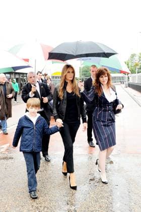 Donald Trump s model wife Melania arrives at Aberdeen Airport with her four-year-old son Barron 62987, ABERDEEN, SCOTLAND - Tuesday June 21, 2011. Donald Trump s model wife Melania arrives at Aberdeen Airport with her four-year-old son Barron. They were accompanied by her mother and father Viktor and Amalija Knavs for their first visit to Donald Trump s Menie Estate where he is building the Trump International Golf Club. , Credit:Donald Stewart, PacificCoastNews.com Avalon Scotland, Aberdeen  Copyright: xDonaldxStewart,xPacificCoastNews.comx xAvalonx 0525214964