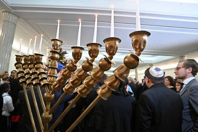 News Themen der Woche KW50 RECORD DATE NOT STATED 14.12.2023 WARSZAWA SEJM RP CHANUKA W SEJMIE PONOWNE ZAPALENIE SWIECY CHANUKOWEJ SWIETO CHANUKI FOT DAMIAN BURZYKOWSKI NEWSPIX.PL --- Newspix.pl Ceremony of re-lighting Hanukkah candles in the Polish Parliament with the participation of President Andrzej Duda and Speaker of the Sejm Szymon Holownia. POLAND OUT!  DB141223_004