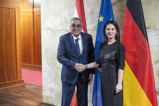 News Themen der Woche KW50 News Bilder des Tages Annalena Baerbock (Buendnis 90 Die Gruenen), Bundesaussenministerin, trifft S.E. den geschâˆöÂßftsfâˆöÂºhrende Minister fâˆöÂºr AuswâˆöÂßrtige Angelegenheiten und libanesische Staatsangehâˆöâˆ‚rige im Ausland der Libanesischen Republik, Herr Abdallah Bou Habib im AuswâˆöÂßrtigen Amt Berlin, 15.12.2023. Berlin Deutschland *** Annalena Baerbock Buendnis 90 Die Gruenen , Federal Minister of Foreign Affairs, meets S E the Minister of Foreign Affairs and Lebanese Nationals Abroad of the Lebanese Republic, Mr. Abdallah Bou Habib at the Foreign Office Berlin, 15 12 2023 Berlin Germany Copyright: xDominikxButzmannx