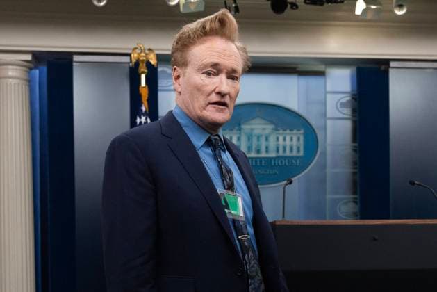 Entertainment Themen der Woche KW50 Entertainment Bilder des Tages US comedian and television host Conan O Brien visits the White House US comedian and television host Conan O Brien walks in the James Brady Press Briefing Room during a visit to the White House in Washington, DC, USA, 15 December 2023. WASHINGTON DC United States  Copyright: xPool ABACAx