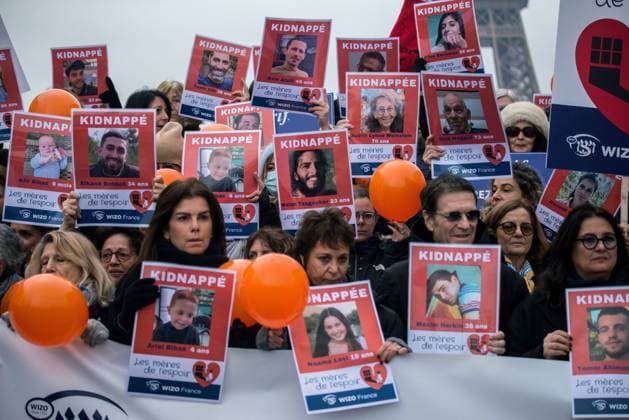 News Themen der Woche KW50 News Bilder des Tages Rally For The Release Of Hostages Held By Hamas - Paris Rally The Mothers of Hope to call for the release of hostages held by the Hamas in Gaza, in Paris, France on December 15, 2023. Photo by Denis Prezat ABACAPRESS.COM Paris France  Copyright: xPrezatxDenis ABACAx