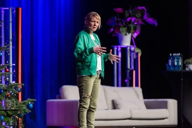 Stand Up Komikerin und Schauspielerin Mirja BOES - BonnLive Comedy im Brückenforum in Bonn Beuel. Veranstaltet von Bonn Live Gmbh - Eine Kooperation zwischen der Eventagenur fünfdrei und Rheinevents 15.12.2023 Bonn Beuel NRW Deutschland *** Stand up comedian and actress Mirja BOES BonnLive Comedy at Brückenforum in Bonn Beuel Organized by Bonn Live Gmbh A cooperation between the event agency fünfdrei and Rheinevents 15 12 2023 Bonn Beuel NRW Germany