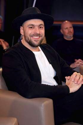 Entertainment Themen der Woche KW50 Entertainment Bilder des Tages Max Mutzke bei der Aufzeichnung der NDR Talk Show im NDR Fernsehstudio Lokstedt. Hamburg, 15.12.2023 *** Max Mutzke at the recording of the NDR Talk Show in the NDR television studio Lokstedt Hamburg, 15 12 2023 Foto:xgbrcix xFuturexImagex ndr_talk1512_3238