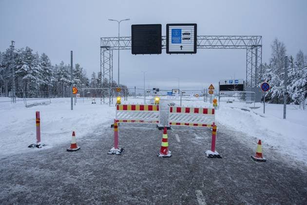 News Themen der Woche KW50 News Bilder des Tages Road to closed Vaalimaa border check point between Finland and Russia in Virolahti, Finland on December16, 2023. The check point was re-closed again on yesterday evening because of flow of third country migrants via Russia. All border crossing points between Finland and Russia will be closed till January 14th 2024. Lappeenranta Finland  Copyright: xLaurixHeinox LKFTVX20231216103901AXCB