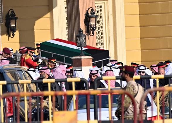 Bilder des Jahres 2023, News 12 Dezember News Themen der Woche KW50 News Bilder des Tages (231217) -- KUWAIT CITY, Dec. 17, 2023 -- The funeral of Kuwait s late Emir Sheikh Nawaf Al-Ahmad Al-Jaber Al-Sabah is held in Hawalli Governorate, Kuwait, Dec. 17, 2023. Kuwait s ruling Emir Sheikh Nawaf Al-Ahmad Al-Jaber Al-Sabah passed away at the age of 86 on Saturday, according to the Kuwaiti royal court. (Photo by Xinhua) KUWAIT-HAWALLI GOVERNORATE-EMIR-FUNERAL Asad 