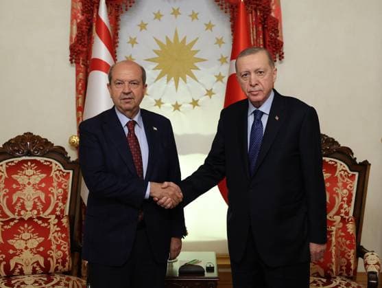 News Themen der Woche KW51 News Bilder des Tages News Bilder des Tages Turkish President Recep Tayyip Erdogan meets with the President of the Turkish Republic of Northern Cyprus, Ersin Tatar Turkish President Recep Tayyip Erdogan meets with the President of the Turkish Republic of Northern Cyprus, Ersin Tatar, at the Dolmabahce presidential office in Istanbul, Turkey, on December 17, 2023. Photo by Turkish presidency Office apaimages Istanbul Istanbul Turkey 171223_Turkey_TPO_001 Copyright: xapaimagesxTurkishxpresidencyxOfficex xapaimagesx