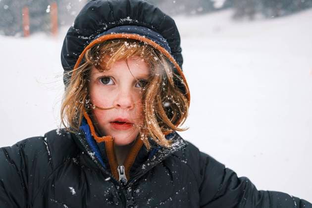 Red-haired girl wearing warm clothing in the snow Denver, Colorado, United States CR_PALI231215C9-1307645-01 ,model released, Symbolfoto