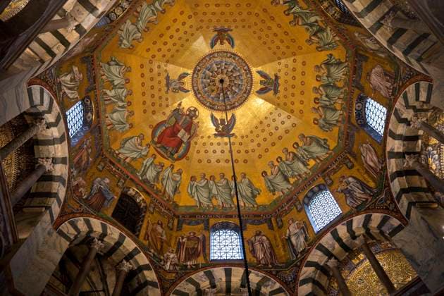Kuppel im Aachener Dom, Oktogon, UNESCO-Weltkulturerbe, Aachen, Nordrhein-Westfalen, Deutschland, Europa *** Dome at Aachener Dom, Octagon, Unesco World Cultural Heritage, Aachen, North Rhine Westphalia, Germany, Europe Copyright: imageBROKER StefanxZiese iblszi09941726.jpg