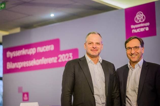News Themen der Woche KW51 PK ThyssenKrupp Nucera. ** NUR FÜR REDAKTIONELLE ZWECKE ** EDITORIAL USE ONLY **<p>PK ThyssenKrupp Nucera am Montag den 18. Dezember 2023 in Dortmund. Im Bild: Werner Ponikwar und Arno Pfannschmidt, rechts. Deutschland NRW Dortmund Copyright: RalfxRottmann *** PK ThyssenKrupp Nucera FOR EDITORIAL PURPOSES ONLY EDITORIAL USE ONLY p PK ThyssenKrupp Nucera on Monday, December 18, 2023 in Dortmund In the picture Werner Ponikwar and Arno Pfannschmidt, right Germany NRW Dortmund Copyright RalfxRottmann Copyright: RalfxRottmann doc7tb5dk46e1z10qas0oph ,EDITORIAL USE ONLY