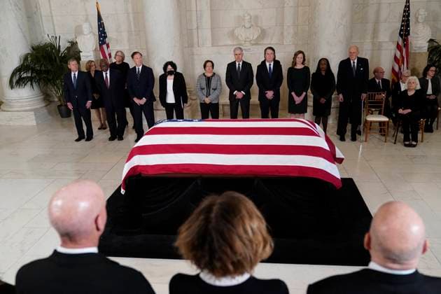 Bilder des Jahres 2023, News 12 Dezember News Themen der Woche KW51 News Bilder des Tages Former Supreme Court Justice O?Connor Lies in Repose - DC From left, Chief Justice of the United States John Roberts, Justice Clarence Thomas, Justice Samuel Alito, Justice Sonia Sotomayor Justice Elena Kagan, Justice Neil Gorsuch, Justice Brett Kavanaugh, Justice Amy Coney Barrett, Justice Ketanji Brown Jackson and retired Justice Anthony Kennedy, stand as the flag-draped casket of retired Supreme Court Justice Sandra Day O?Connor arrives at the Supreme Court in Washington, DC, USA, on Monday, December 18, 2023. O?Connor, a Arizona native and the first woman to serve on the nation?s highest court, died Dec. 1 at age 93. Photo by Jacquelyn Martin Pool ABACAPRESS.COM Washington DC United States  Copyright: xGripasxYuri ABACAx