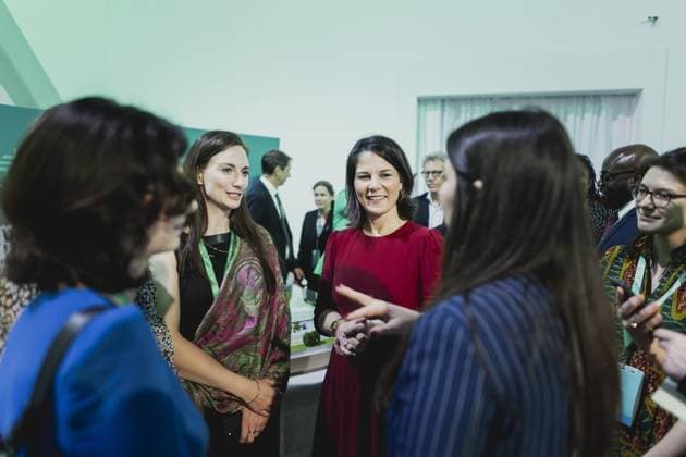 News Themen der Woche KW51 News Bilder des Tages Annalena Baerbock (Buendnis 90 Die Gruenen), Bundesaussenministerin, aufgenommen im Rahmen der Einweihungszeremonie fuer die Produktionsstaette fuer mRNA-Impfstoffe der Firma Biontech in Kigali, 18.12.2023. Baerbock reist nach Ruanda fuer bilaterale Gespraeche sowie zur Eroeffnung der ersten Produktionsstaette fuer mRNA-Impfstoffe in Afrika. Kigali Ruanda *** Annalena Baerbock Buendnis 90 Die Gruenen , Federal Foreign Minister, pictured at the inauguration ceremony for Biontechs mRNA vaccine production facility in Kigali, 18 12 2023 Baerbock travels to Rwanda for bilateral talks and to inaugurate the first mRNA vaccine production facility in Africa Kigali Rwanda Copyright: xFlorianxGaertnerx